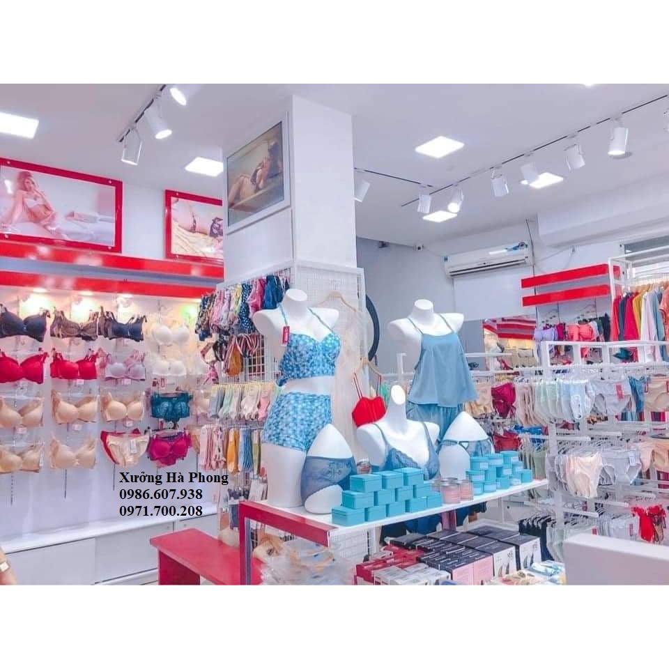 Manocanh nữ tạo dáng đánh hông, chụp ảnh, mặc đồ lót loại dài