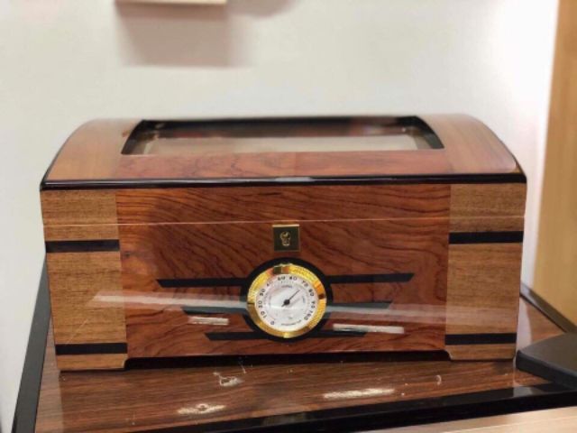 Hộp bảo quản xì gà ( humidor )