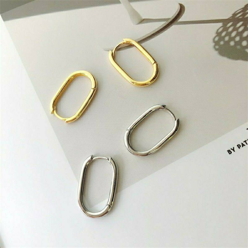 Khuyên tai vuông Seok Kyung Penthouse