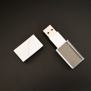 USB Pha lê 32G đèn led phát sáng khi sử dụng