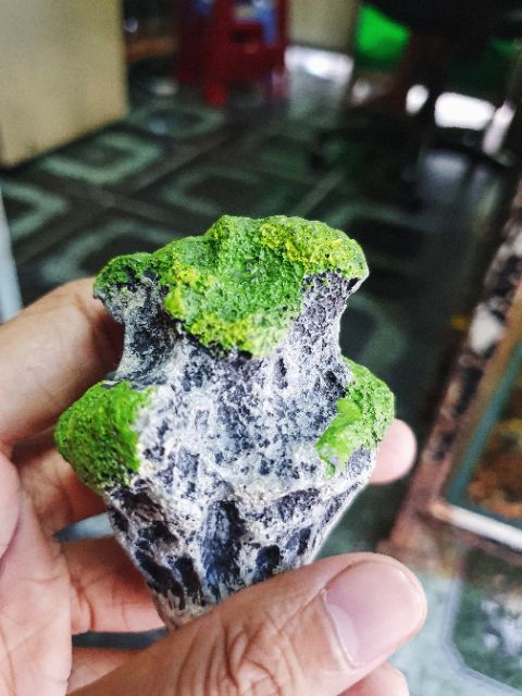 ĐÁ NỔI TREO DÀI 8CM RỘNG 5CM TRANG TRÍ HỒ CÁ NON BỘ