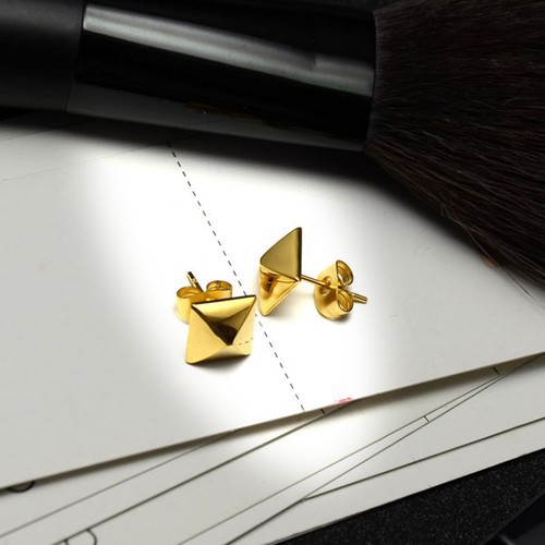 Bông Tai Nữ Hình Vuông Titan Ko Đen TT 2846