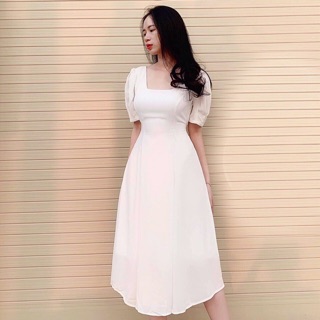 Đầm trắng xoè cổ vuông