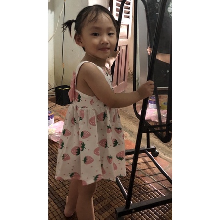 Set đồ trẻ em váy đầm kèm nón xinh họa tiết trái dâu cho bé gái thời trang