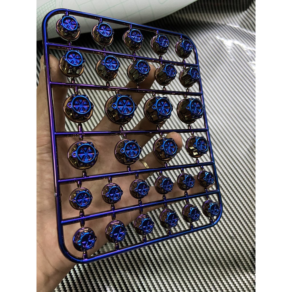 Chụp ốc màu xe máy Titan