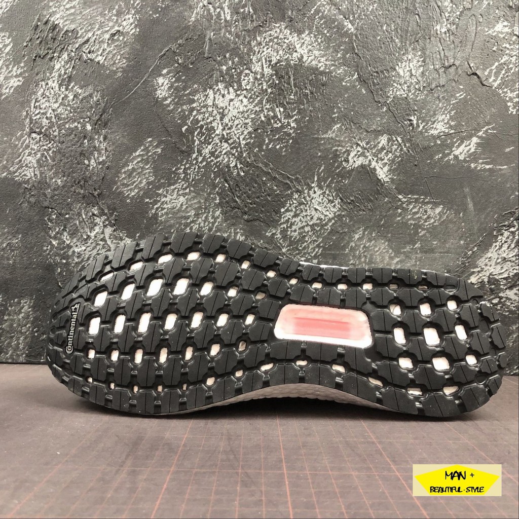 Giày thể thao ULTRA BOOST 6.0 đen vạch vàng dành cho nam nữ