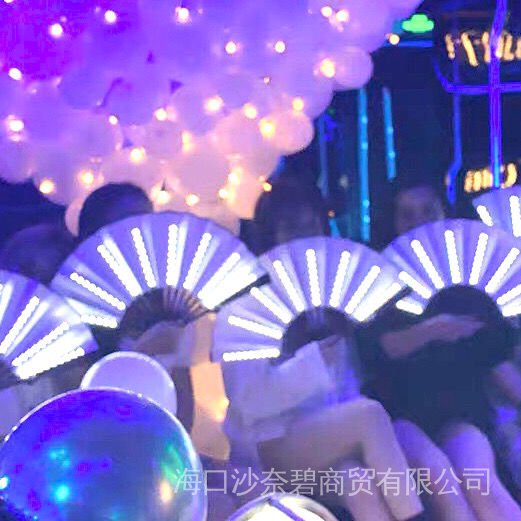 Quạt Điện Phát Sáng Điều Khiển Từ Xa Có Đèn Và Âm Thanh
