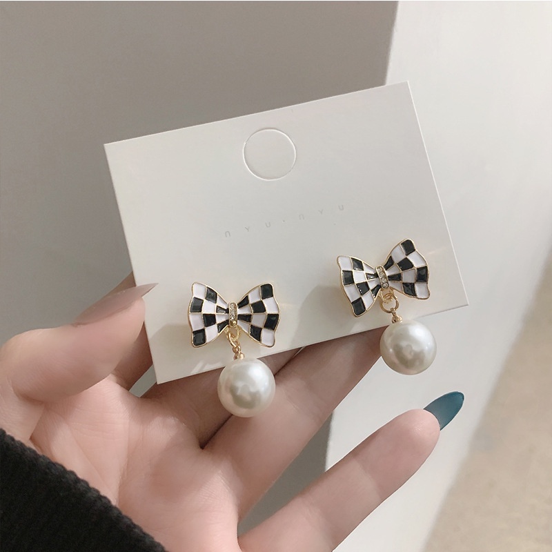 Bông Tai Bạc 2022 S925 Hình Nơ Kẻ Ô Đen Trắng Đính Ngọc Trai Xinh Xắn