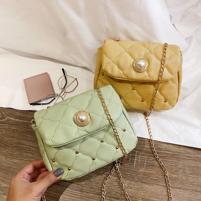 Túi xách đeo chéo nữ da dáng tròn có trần chỉ đính hạt