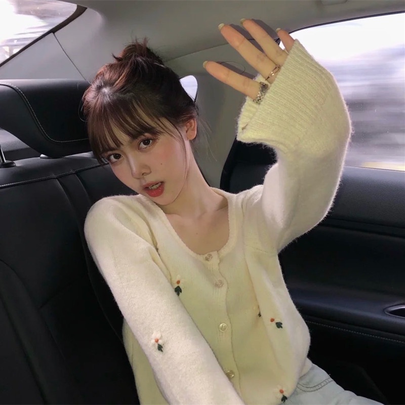 Áo len cardigan thêu hoa nổi