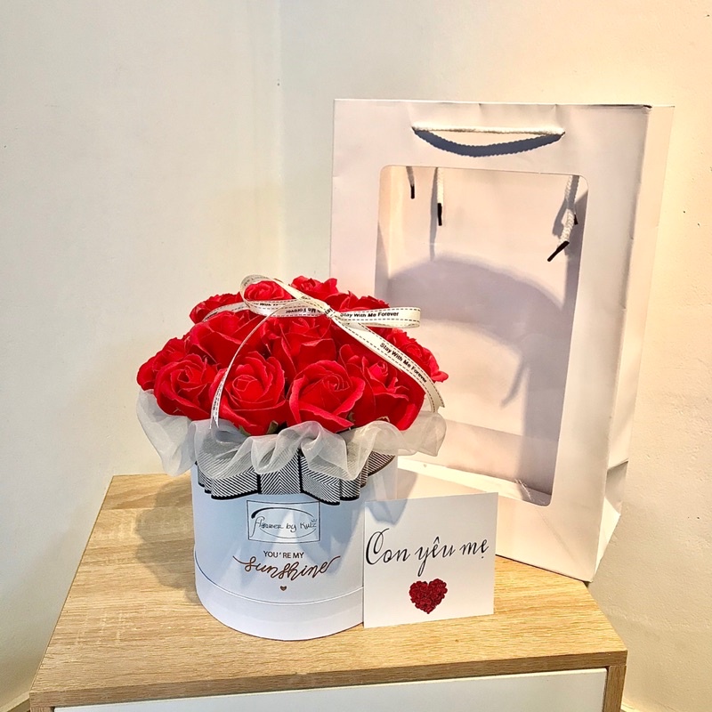 Hộp hoa 8-3 hoa sáp thơm để bàn