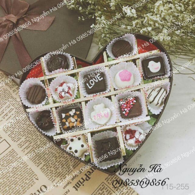 Socola Valentine giá rẻ là một món quà đơn giản và ý nghĩa để thể hiện tình cảm của bạn với người ấy trong ngày lễ Tình nhân. Với mức giá phải chăng và chất lượng tốt của sản phẩm, bạn sẽ có thể tự tin tặng cho người ấy một món quà socola độc đáo và ngon miệng.