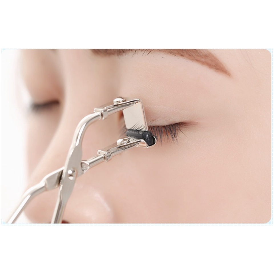 Kẹp Mi Góc Bấm góc mi Eyelash Curler sẽ giúp bạn tạo nên hàng mi cong từ trong góc