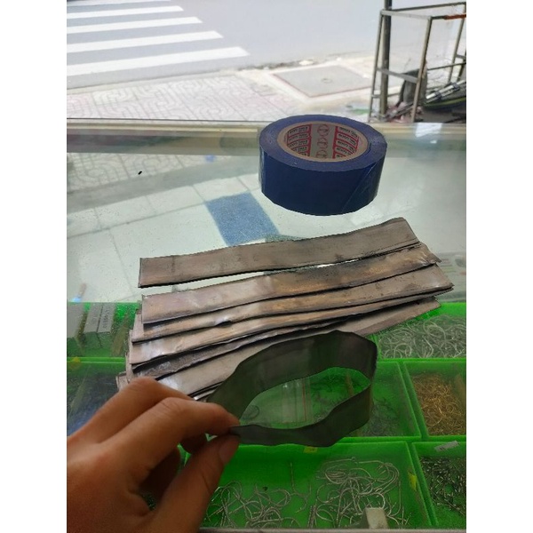 1 miếng chì lá cuốn