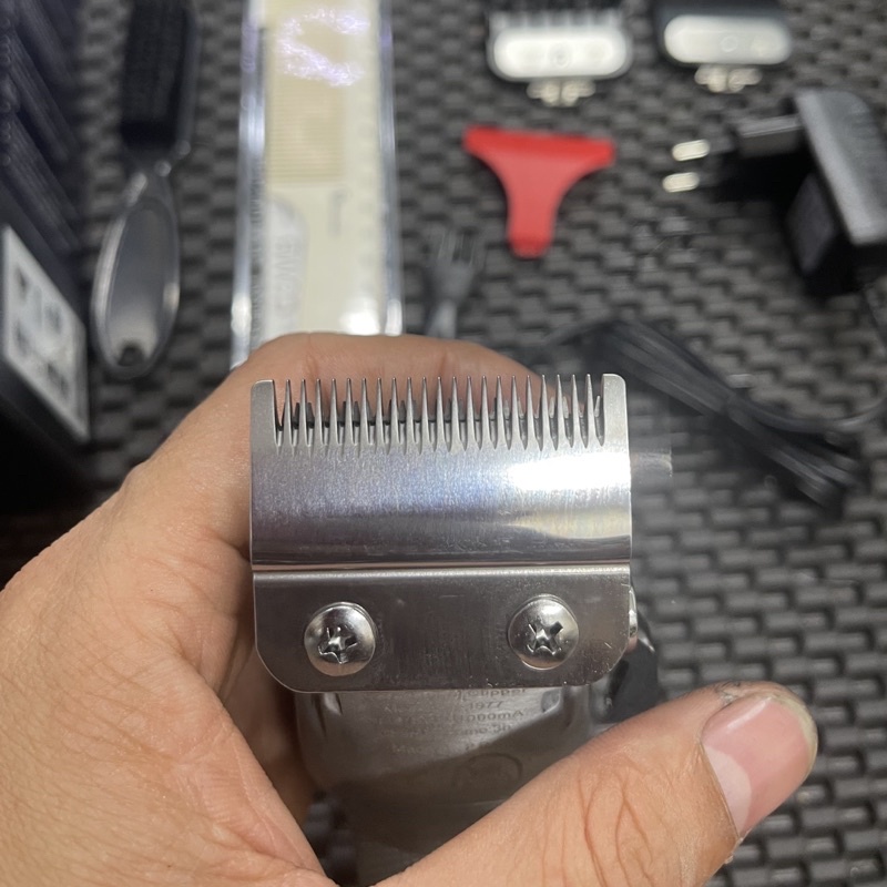 Tông Đơ Cắt Tóc Kemei 1977 Cao CấpTặng Lược Cắt và Phủi- Đã Mài Chuốt Lưỡi - Bảo Hành 12 Tháng - Lỗi 1 Đổi 1