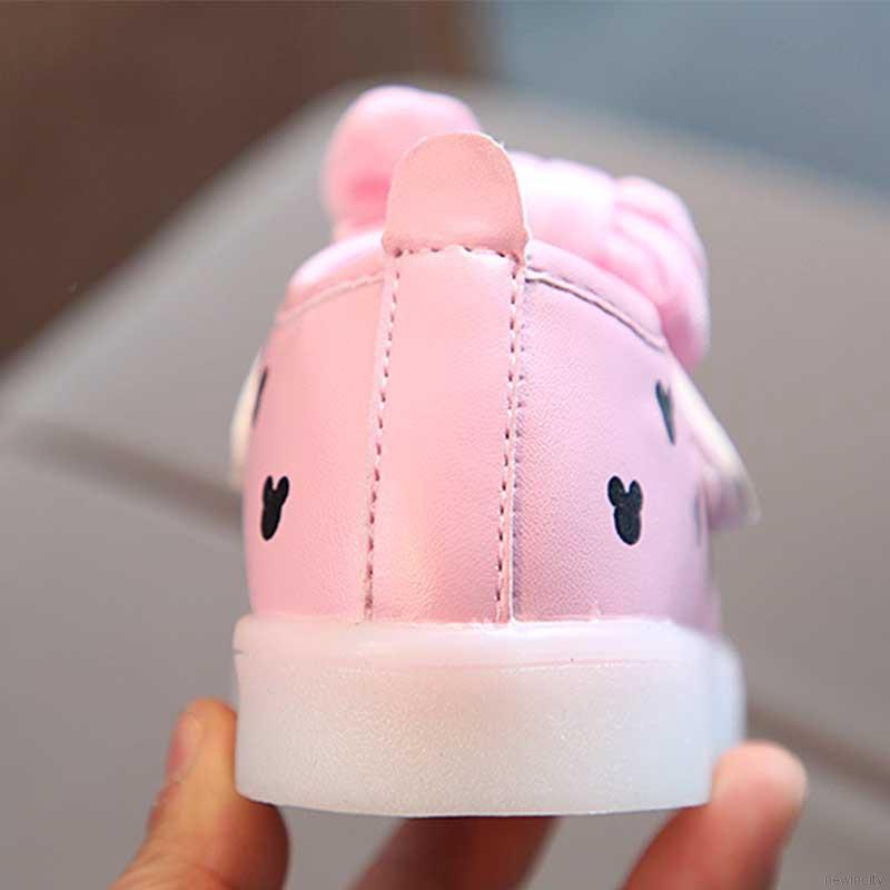 Giày sneaker đế mềm hình Mickey cho bé gái