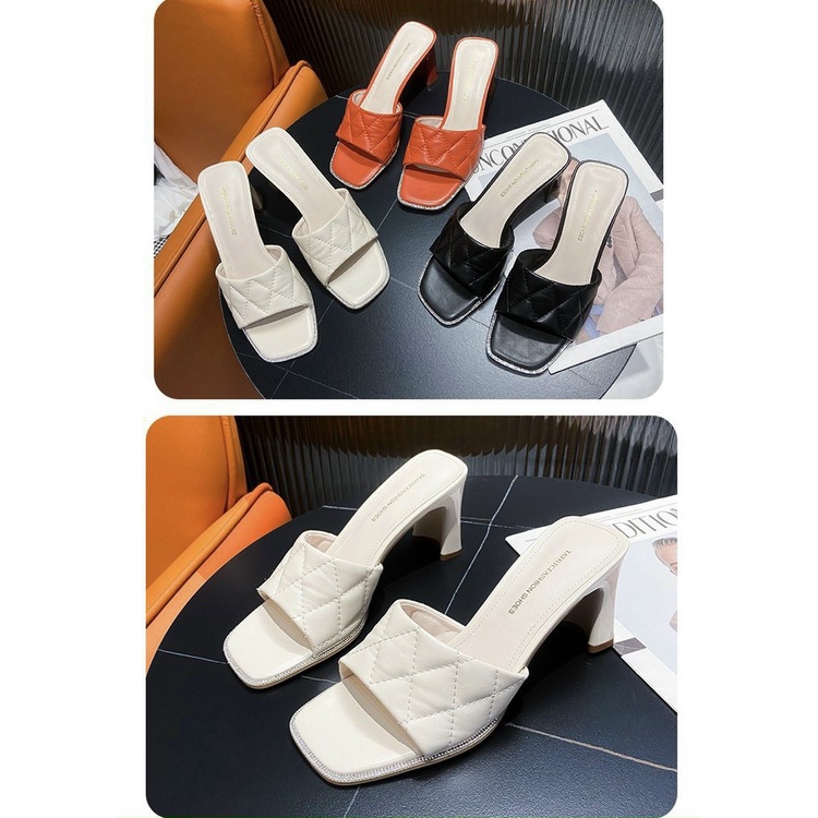 Mẫu dép cao gót nữ với 3 màu Trắng- đen- cam, trung tính, dễ phối đồ. ChẤt liệu trần trám cao cấp.