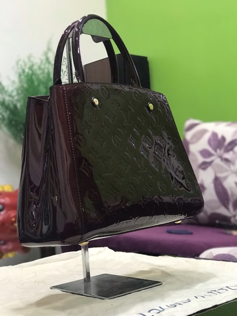 Túi màu đỏ mận