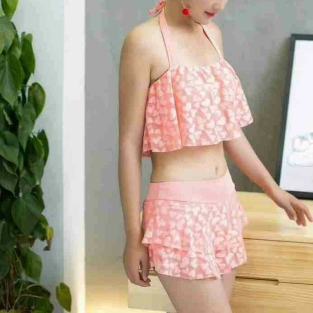 Bộ đồ bơi điệu đà đây ạ 185k/1 bộ có 2 màu cho các chế lựa chọn nhé thiết kế nhẹ nhành bắt mắt chút điệu đà của hoa ....