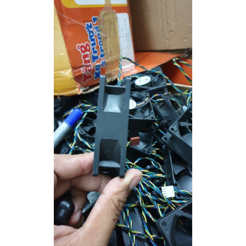 10 Quạt 8cm x 8cm x 2.5cm 12v 0.60A gió nhiều không ồn