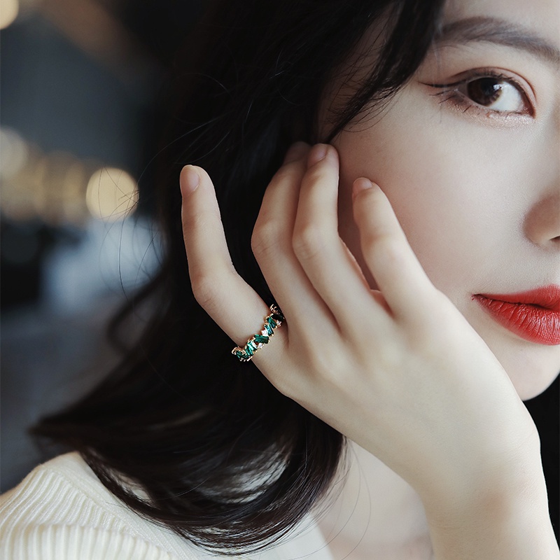 Nhẫn đính đá xanh lá thiết kế độc đáo thời trang dành cho nữ