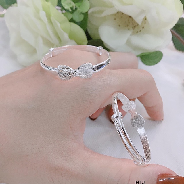 Lắc tay nơ xinh chuẩn bạc ta cho bé gái từ 0 đến 4 tuổi