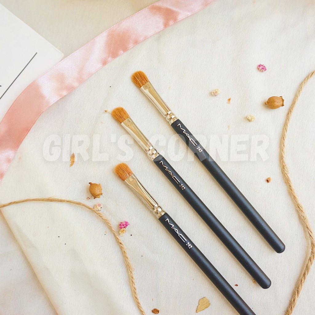 Cọ Bầu Mắt MAC 242 Synthetic Shader Brush