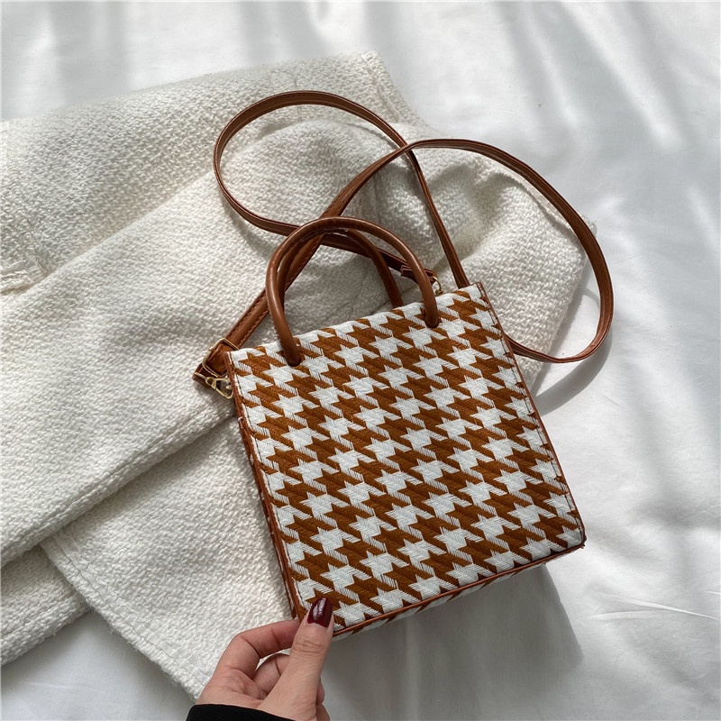 Túi Xách Đeo Chéo Vai Hình Vuông Nhỏ Sức Chứa Lớn 2022 Kẻ Caro Màu Đỏ Đa Năng Phong Cách Ngoại Quốc Thời Trang Cho Nữ