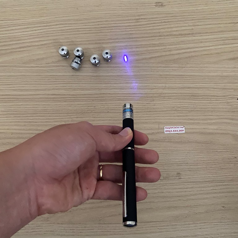 Đèn pin tia laser màu tím đa năng với 5 đầu tia khác nhau thuận tiện sử dụng (LS14)