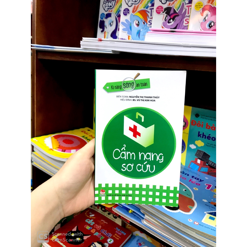 Sách - Kĩ Năng Sống An Toàn - Cẩm Nang Sơ Cứu (Tái Bản 2019)