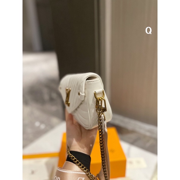 Túi đeo chéo nữ thương hiệu Louis Vuitton LV New Wave da thật cao cấp