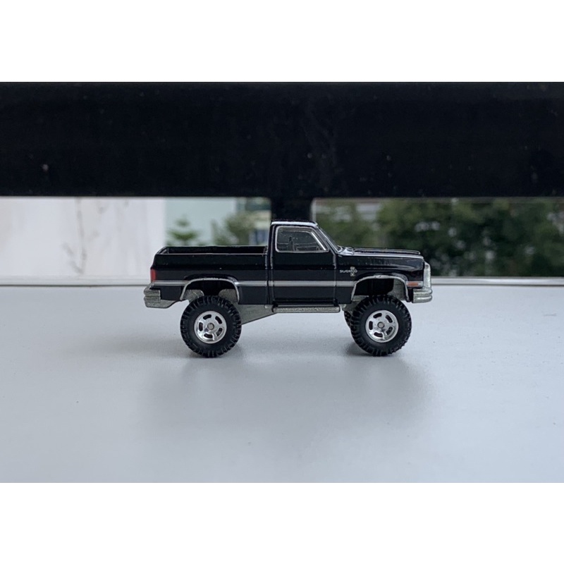 Xe Hot Wheels ‘83 Chevy Silverado Retro Friday Night Lights Off Road