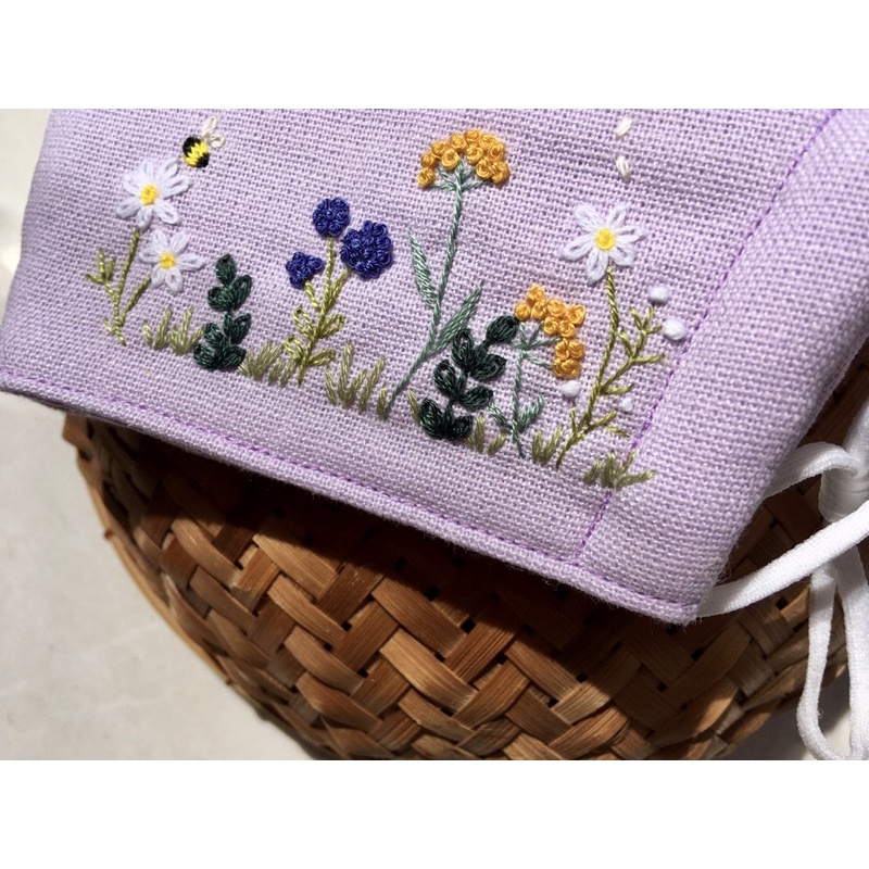 Khẩu trang vải linen thêu tay màu tím nhạt