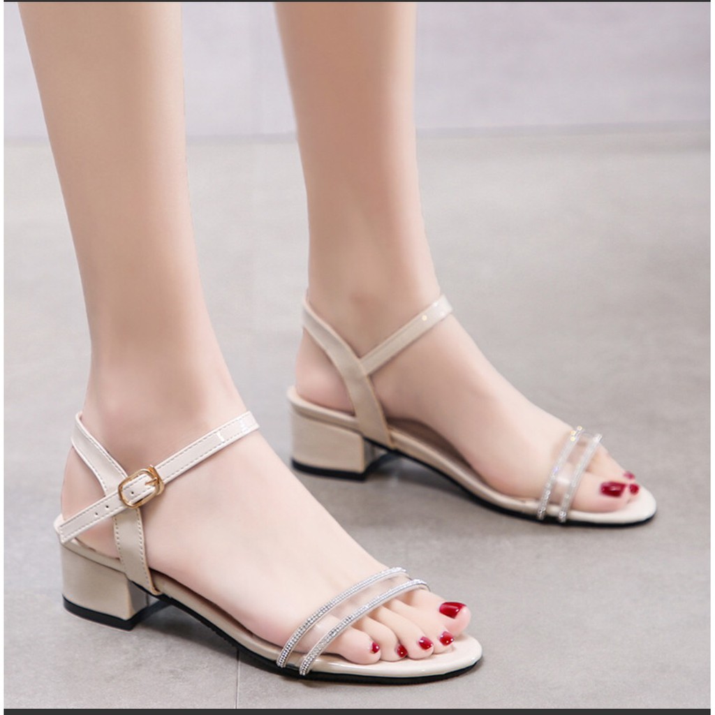 Sandal nữ- giày sandal nữ đi học Gót vuông, Cao 3cm, Quai Đính Đá, Màu Đen &amp; Trắng, Thời Trang Hàn Quốc, Hot trend 2021