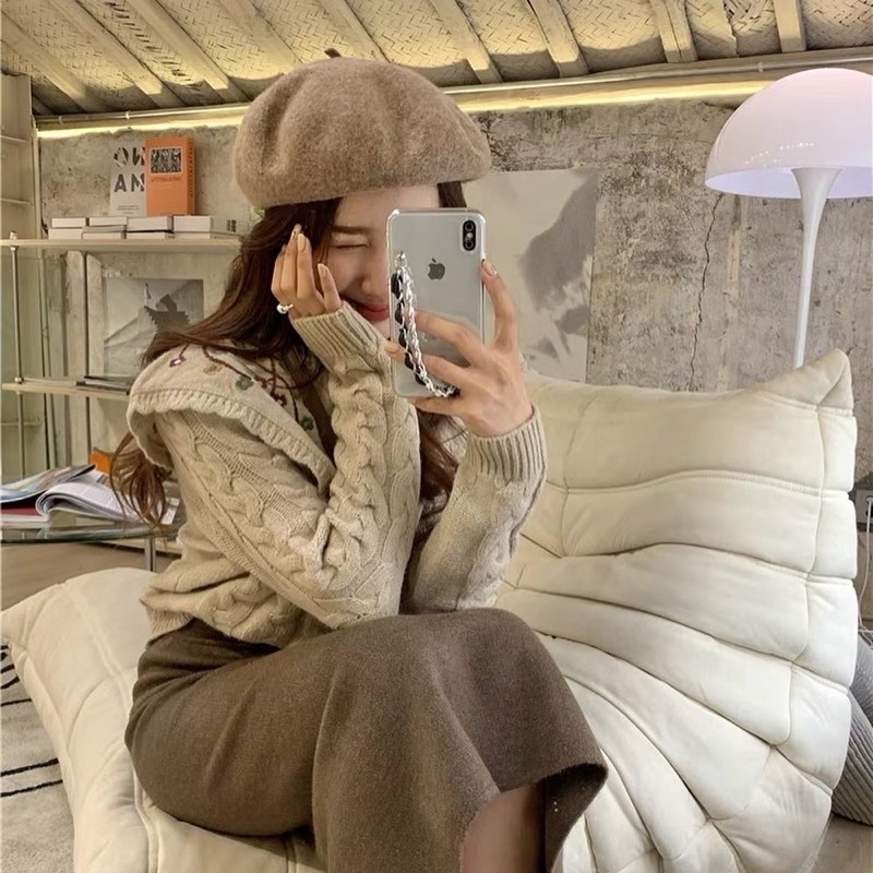 Áo len thêu hoa giống Jisoo BLACKPINK trong phim Snowdrop