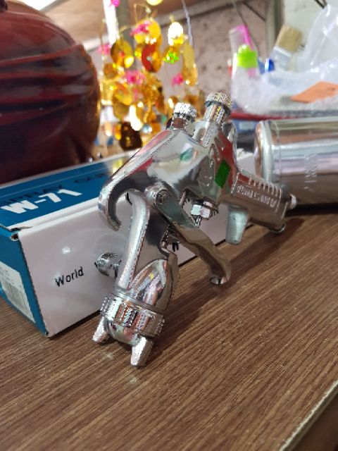 Súng phun sơn IWATA W71.