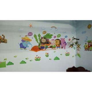 Giấy dán tường cuộc chiến nhổ cà rốt ( 1m6 *1m1)