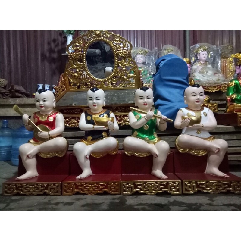 Tượng cô cậu bé