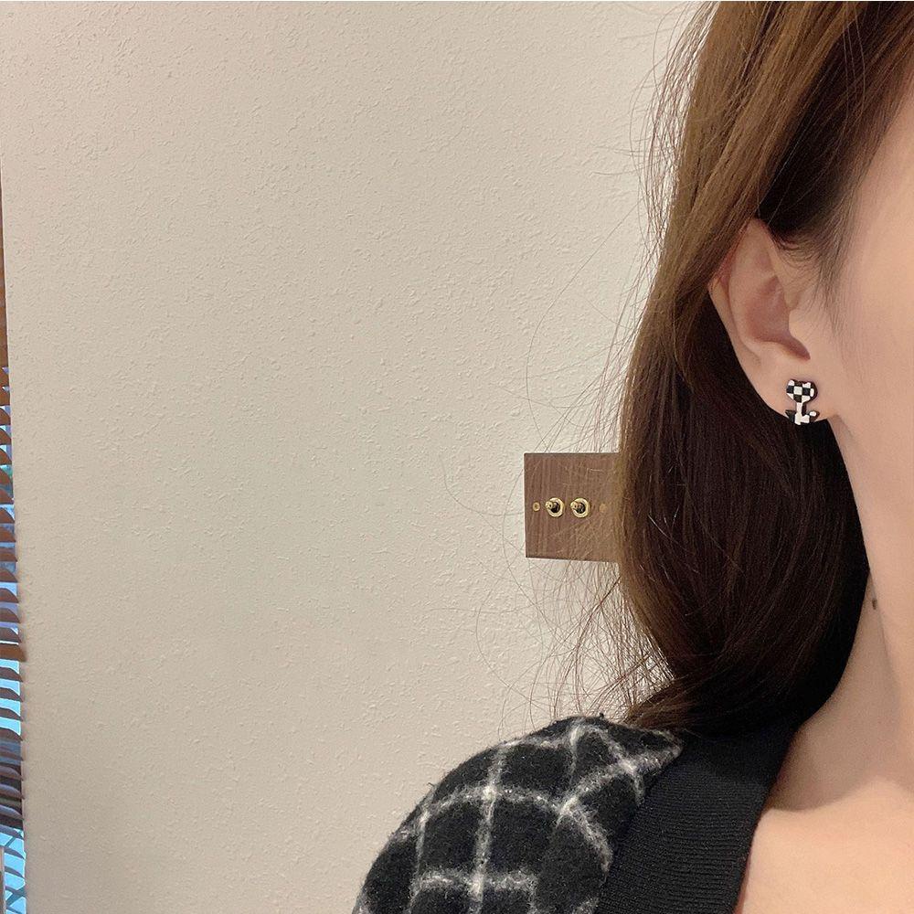 Bông Tai Xỏ Hạt Resin Dễ Phối Đồ Thời Trang Phong Cách Hàn Quốc Dành Cho Bạn Nữ