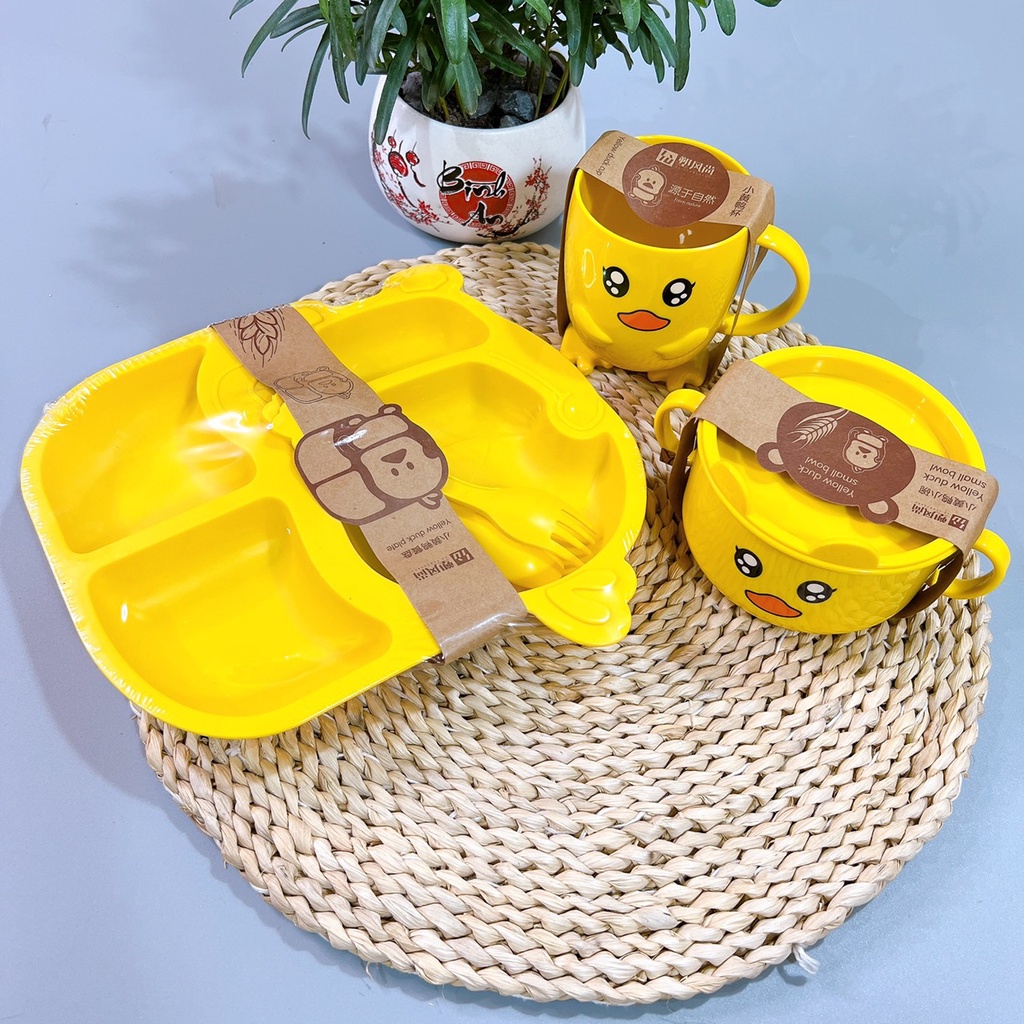 Khay Ăn Dặm 4 ngăn kèm cốc, bát, thìa , dĩa  Hình Gà Ngộ Ngĩnh Đáng Yêu Cho bé