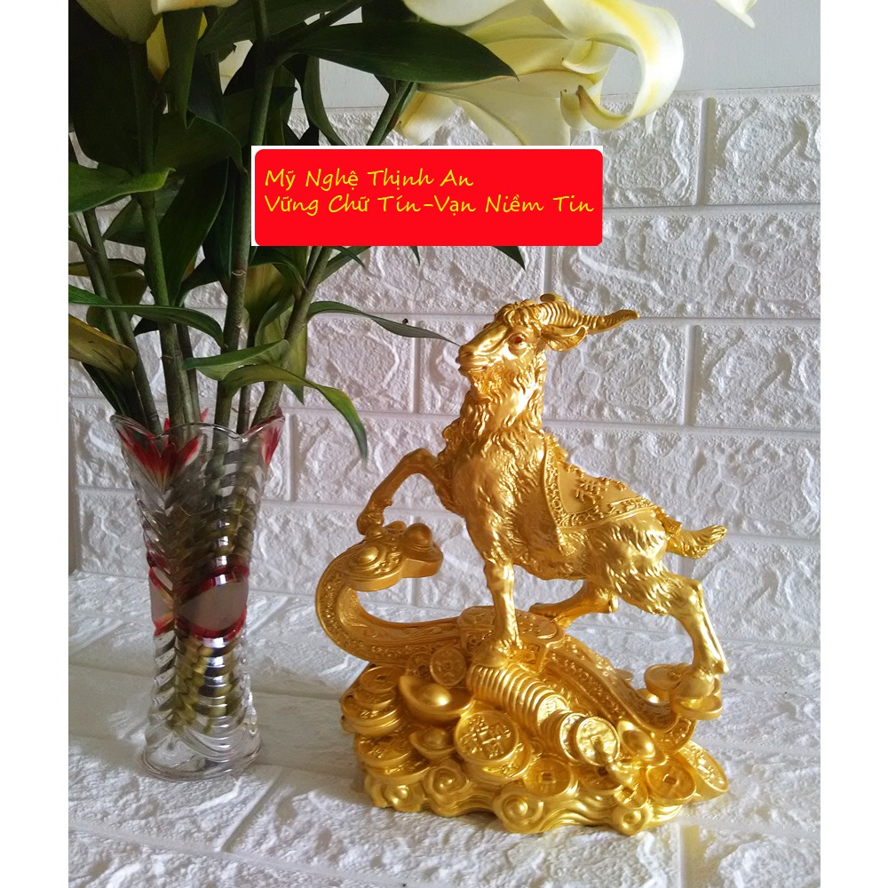 Tượng dê tiền đứng trên gậy như ý đá poly vàng DTV26