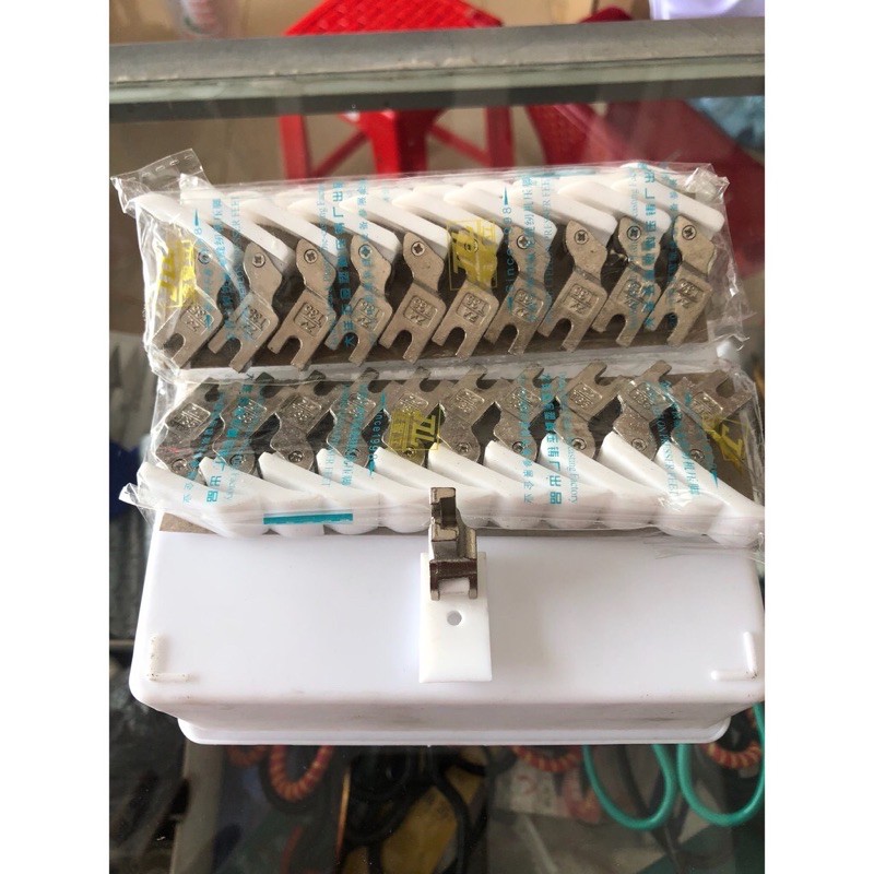 chân vịt mù chạy lé nhựa máy may công nghiệp-phụ liệu may mặc