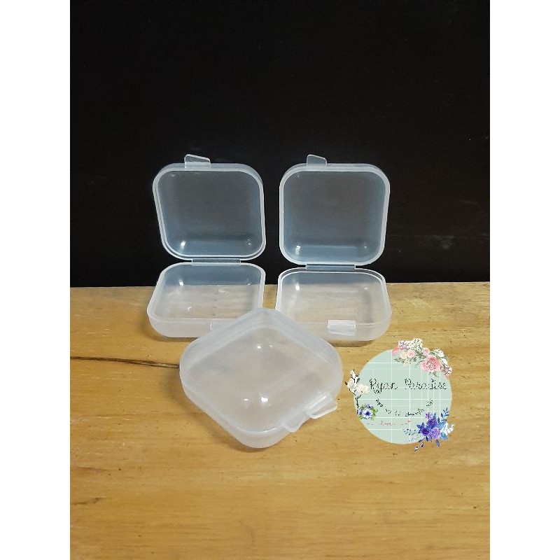 Hộp nhựa vuông mini đựng bông tai, pan màu