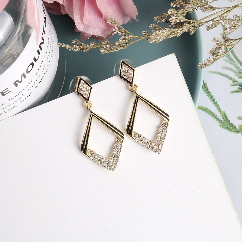 Bông Tai Đính Đá Phong Cách Thời Trang Hàn Quốc