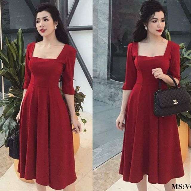 Váy đỏ xòe cổ vuông
