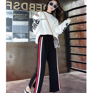 Quần sọc trắng đỏ xẻ ống