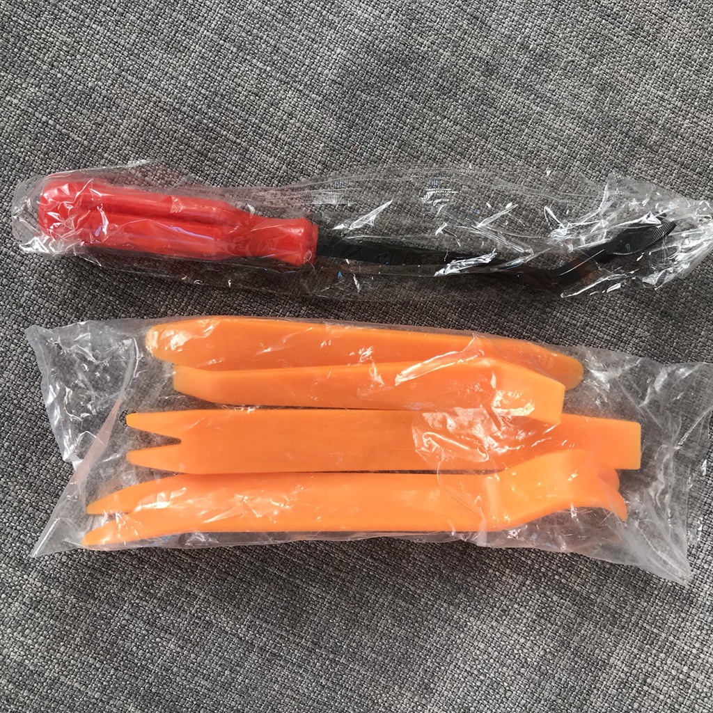 Bộ 5 cây tháo nội thất ốc nhựa xe ô tô (1 cây sắt cong và 4 cây nhựa)