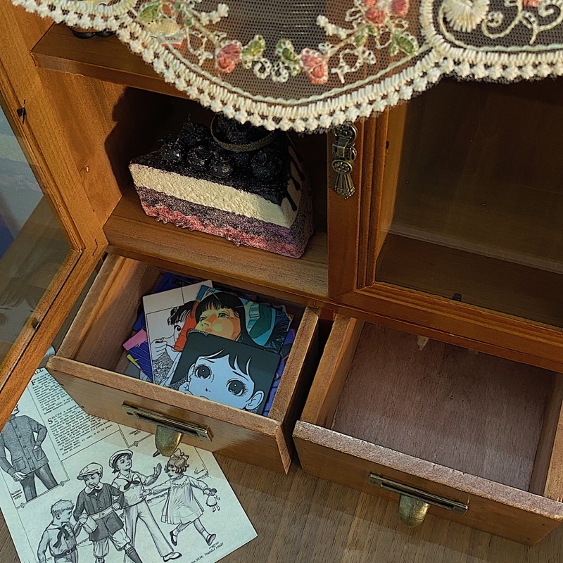 Tủ gỗ kính + 2 ngăn tủ  vintage Hàn Quốc