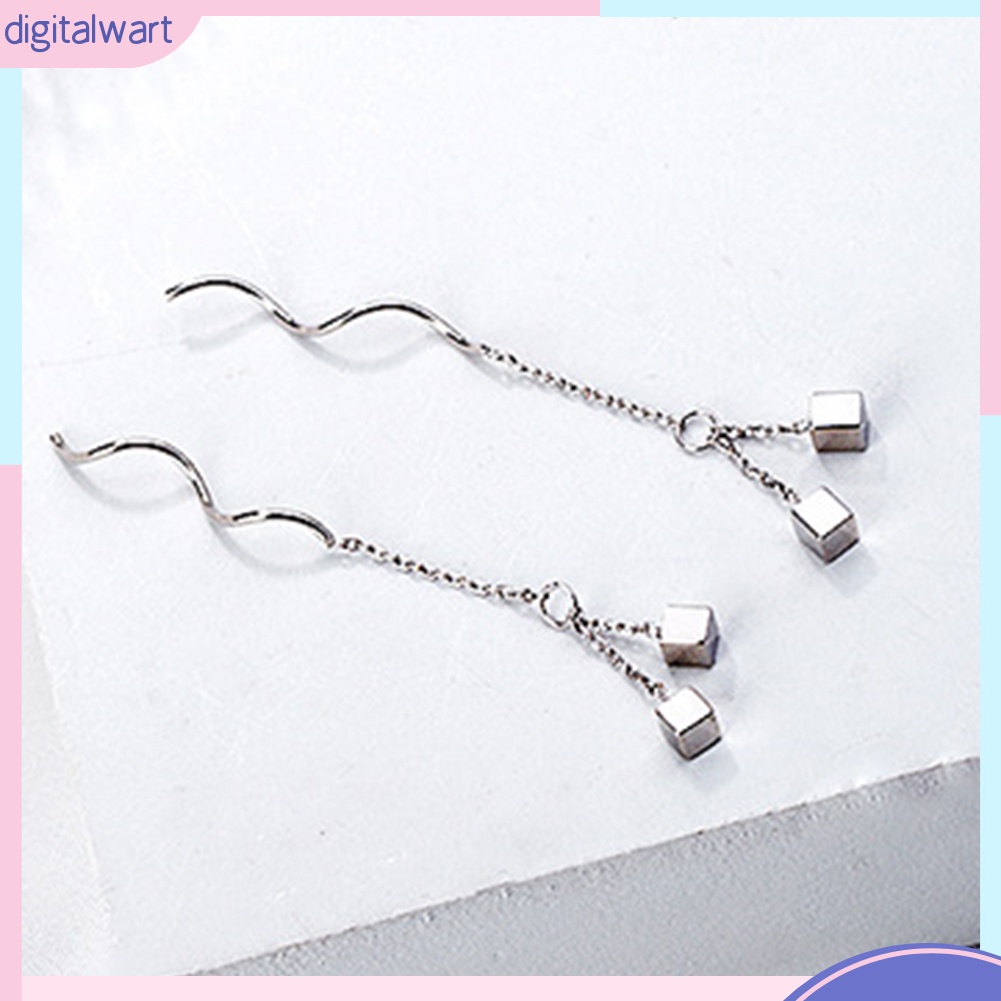 Khuyên tai dáng dài tua rua thời trang dành cho bạn nữ