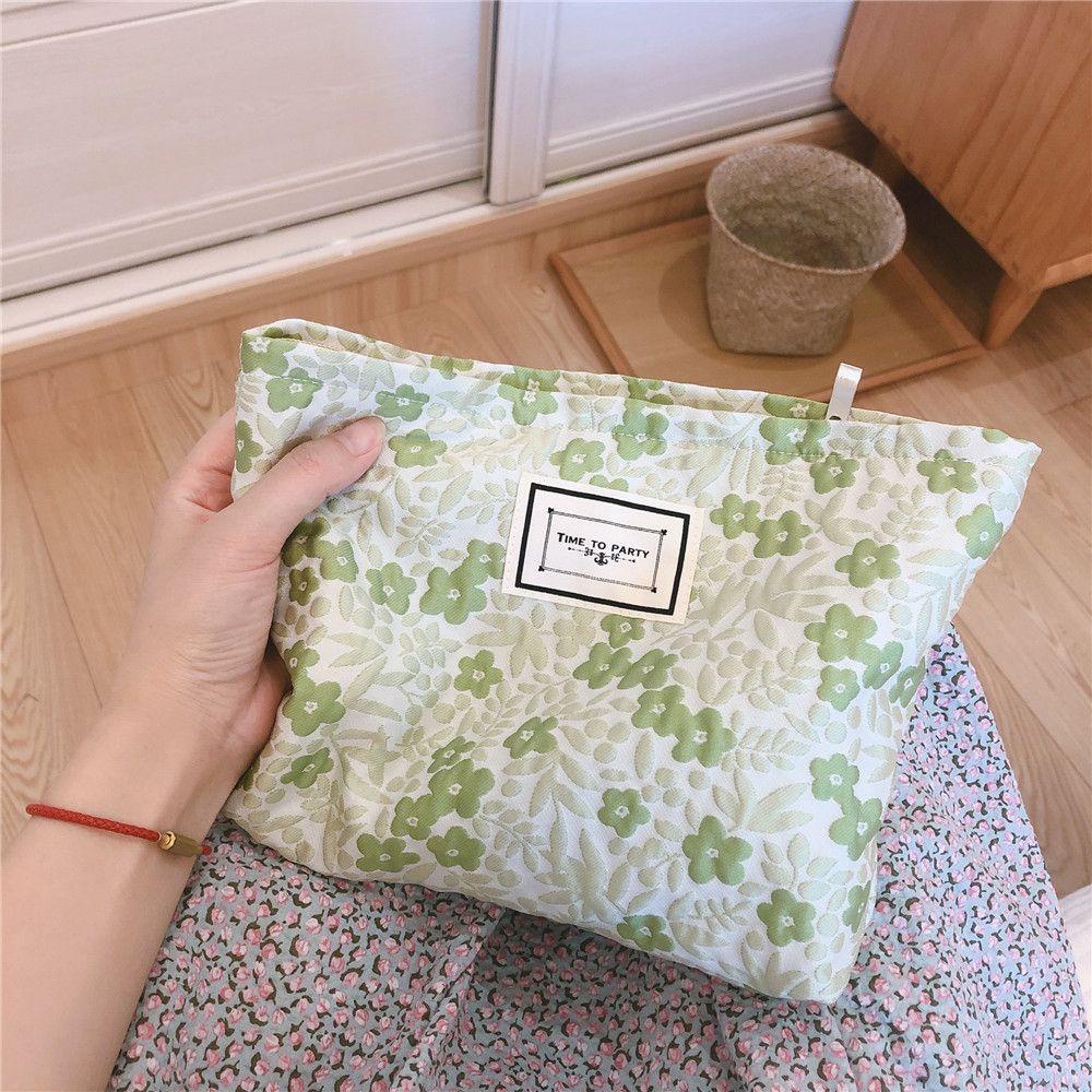 Túi Đựng Đồ Trang Điểm In Nổi Họa Tiết Hoa Xinh Xắn Tiện Dụng MIHAN1